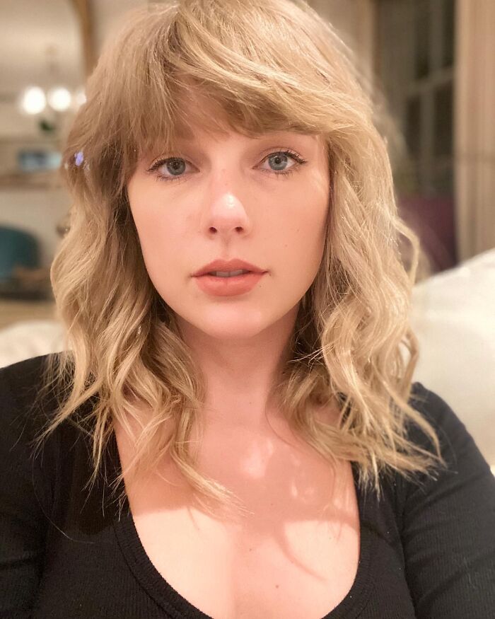 Taylor Swift takes a selfie. Her experiences dating a celebrity are explored.