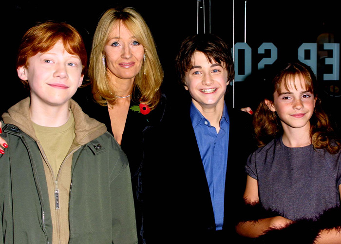 J.K. Rowling smiling with Harry Potter stars, accused of spreading controversial opinions amid Dolly Parton's passing. J.K. Rowling smiling with Harry Potter stars, accused of spreading controversial opinions amid Dolly Parton's passing.