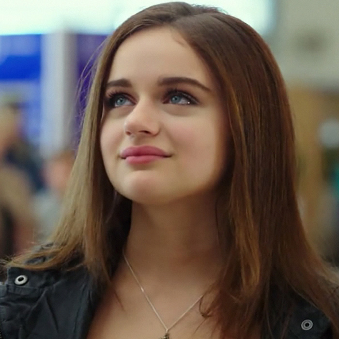 Close-up of Joey King, amidst plastic surgery accusations after movie premiere. Close-up of Joey King, amidst plastic surgery accusations after movie premiere.