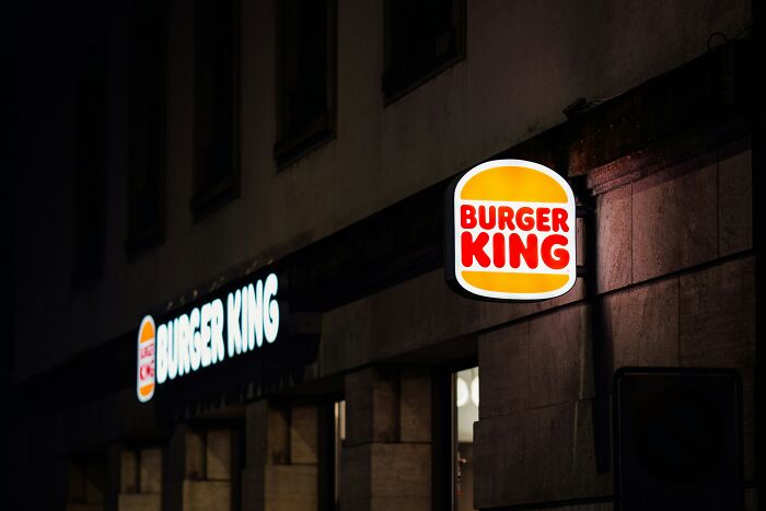 42 Awkward Situations And Wild Drive-Through Stories As Customers Don’t Know Employees Can Hear Them