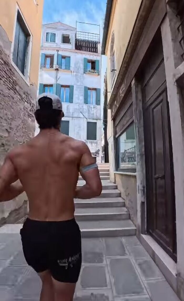 American Tourists Face Backlash After Breaking A Bizarre Italian Rule They Had No Idea Existed