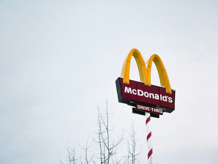 42 Awkward Situations And Wild Drive-Through Stories As Customers Don’t Know Employees Can Hear Them