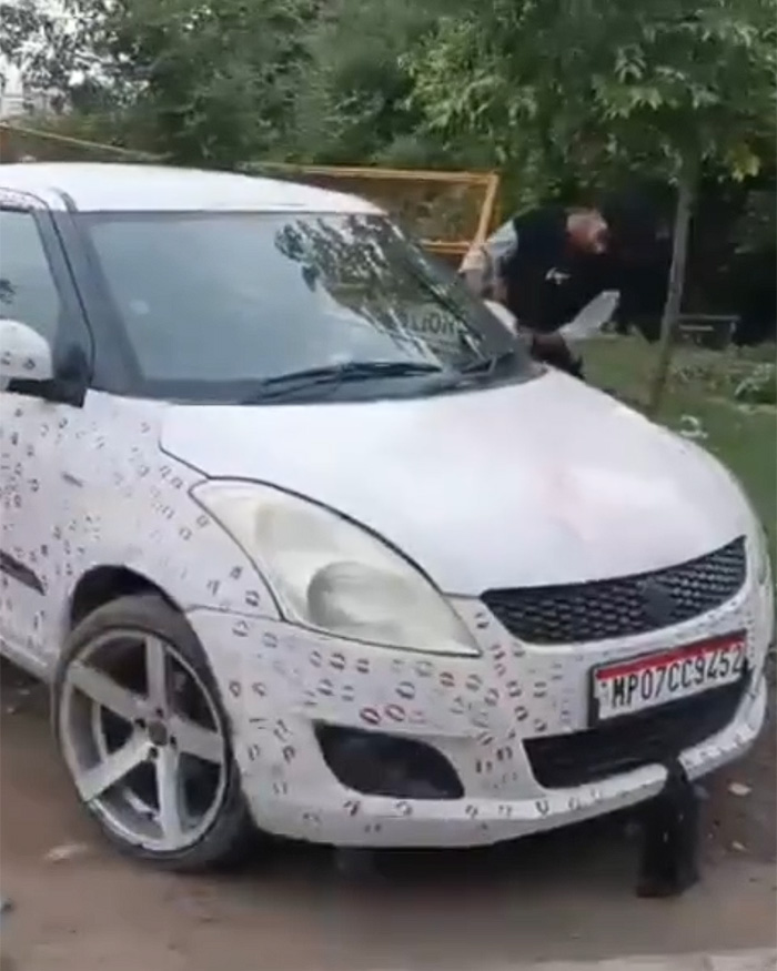 Man Faces Legal Trouble After Girlfriend Leaves 3,400 Lipstick Kiss Marks On His Car Man Faces Legal Trouble After Girlfriend Leaves 3,400 Lipstick Kiss Marks On His Car