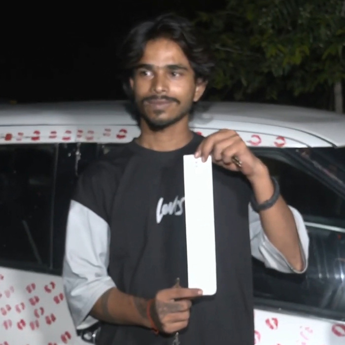 Man Faces Legal Trouble After Girlfriend Leaves 3,400 Lipstick Kiss Marks On His Car Man Faces Legal Trouble After Girlfriend Leaves 3,400 Lipstick Kiss Marks On His Car