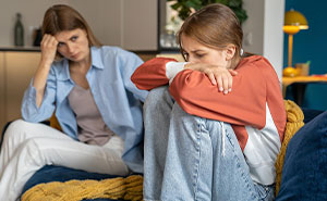 Teen Sells Handmade Crafts To Save Money, And Her Stepmom Threatens To Take It All As Punishment