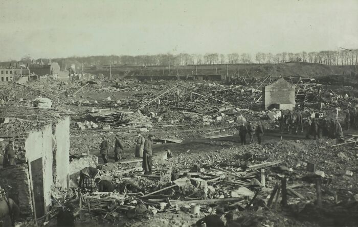 46 Unsolved Mysteries From WWII To Send You Down The Rabbit Hole
