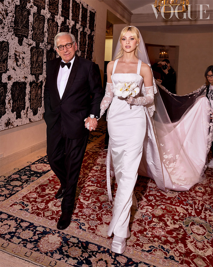 The bride walks down the aisle, radiant at the wedding. The Beckhams faced excruciating drama, making the morning after a crime scene. The bride walks down the aisle, radiant at the wedding. The Beckhams faced excruciating drama, making the morning after a crime scene.