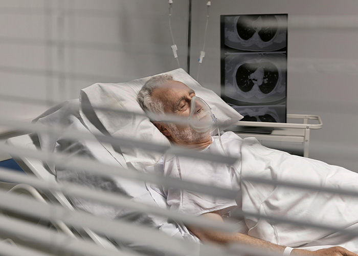 Elderly patient with an oxygen mask in a hospital bed, where a nurse's aide committed horrific crimes. Elderly patient with an oxygen mask in a hospital bed, where a nurse's aide committed horrific crimes.
