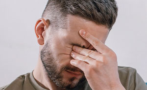 Friend Group Tells Woman With OCD She’s No Longer Welcome, Her Boyfriend Absolutely Loses It