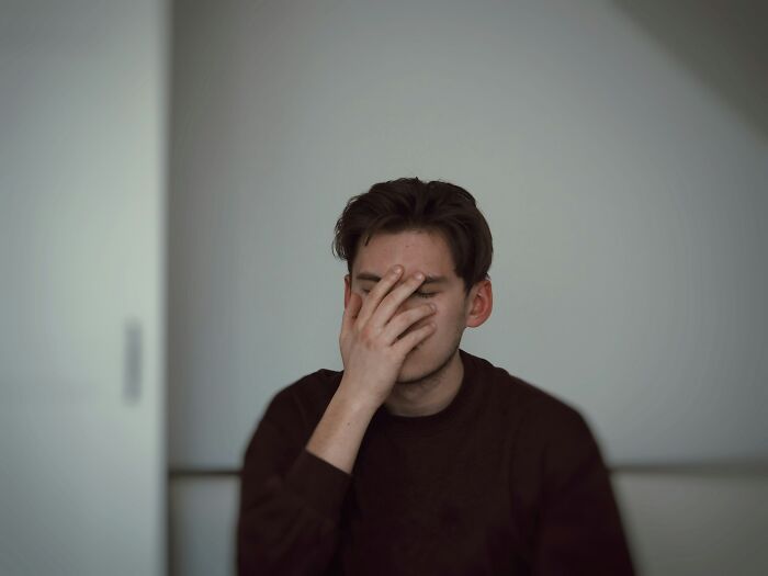 56 Oddly Specific Signs That Show Someone Is About To Become A Huge Problem