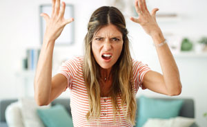 Laptop Gets Hidden Out Of Spite, Woman Sees This Is Just Red Flag Nr.1 After A 7-Year Relationship