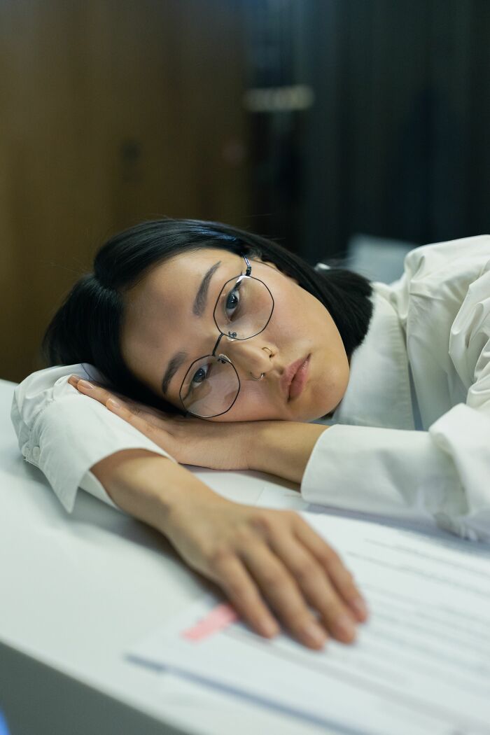 33 People Debate Whether Doing The Bare Minimum At Work Is Actually Fair