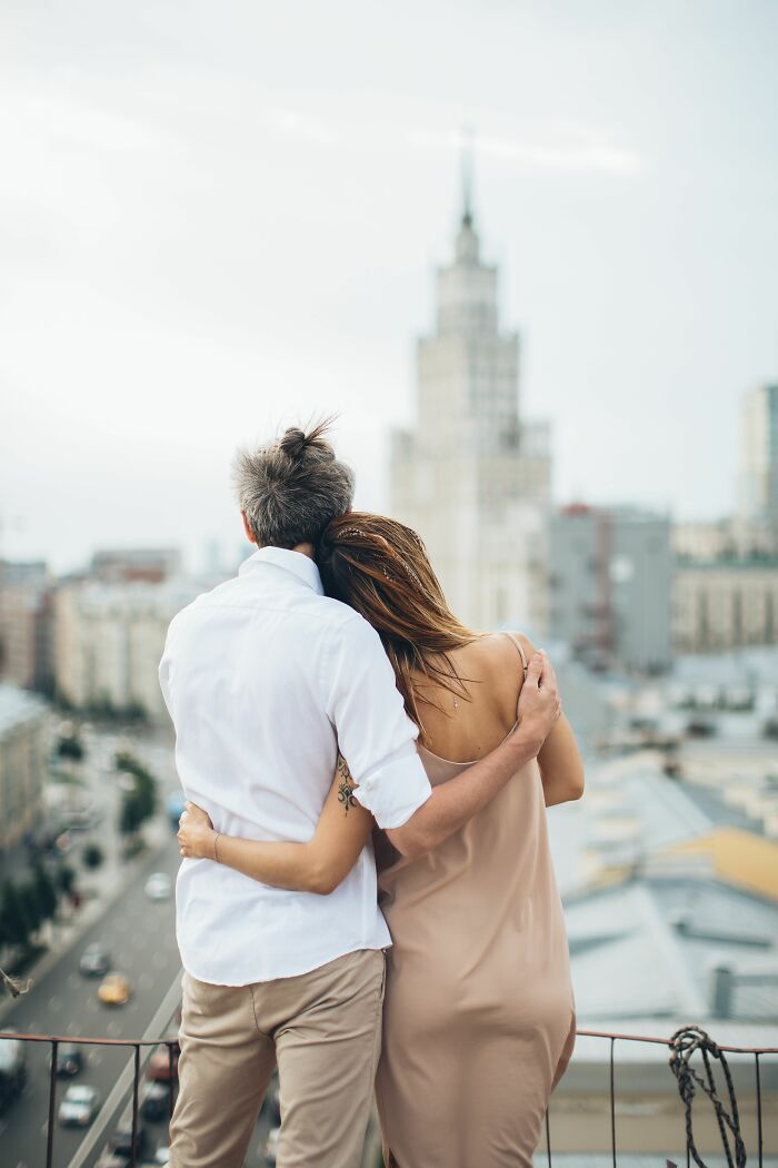 Women Who Married A Wealthy Man Shared 37 Disappointing Realities