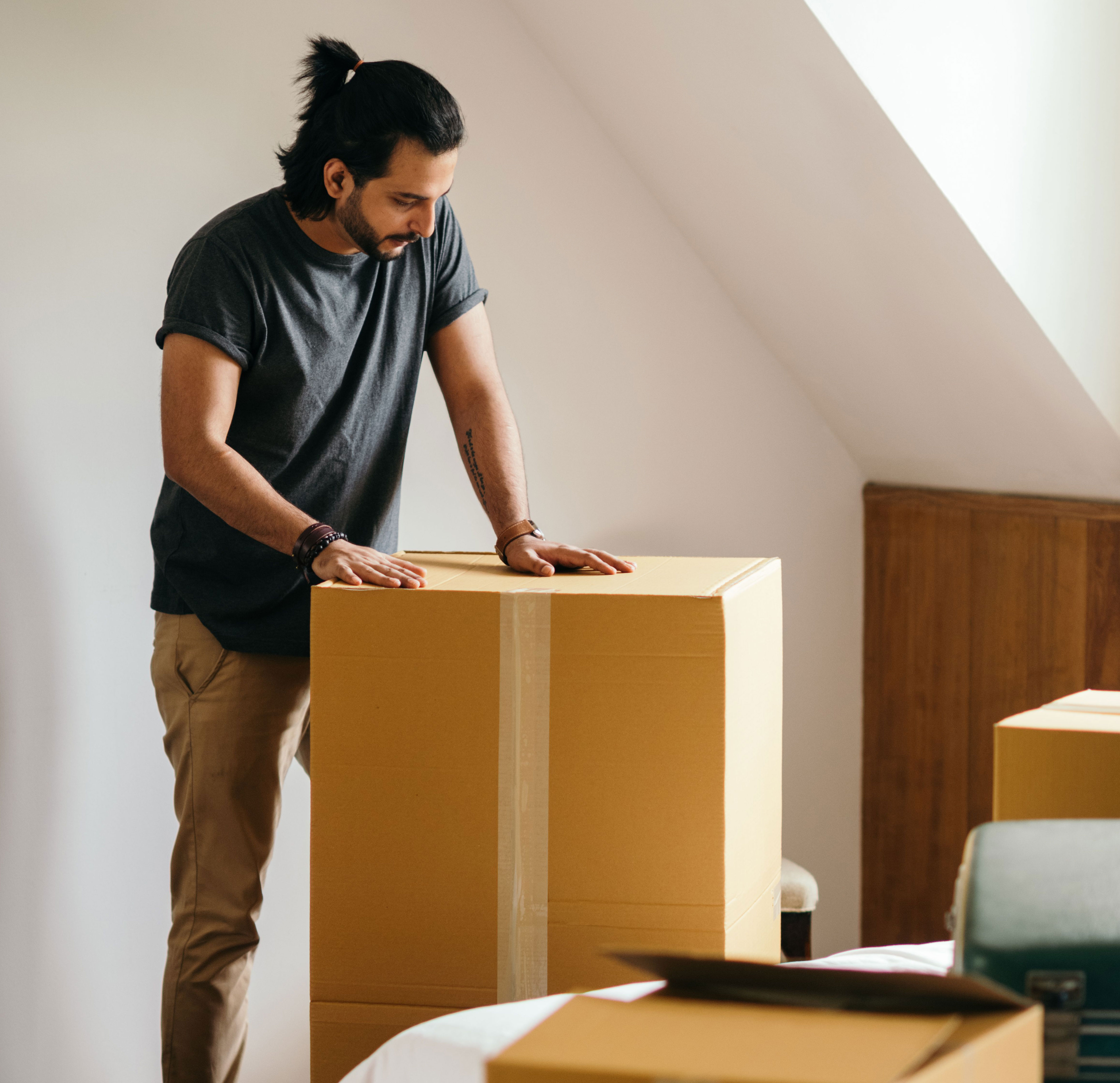 Man Shows His Vulnerable Side To His Girlfriend For The First Time, Her Response Leaves Him Packing His Bags Man Shows His Vulnerable Side To His Girlfriend For The First Time, Her Response Leaves Him Packing His Bags