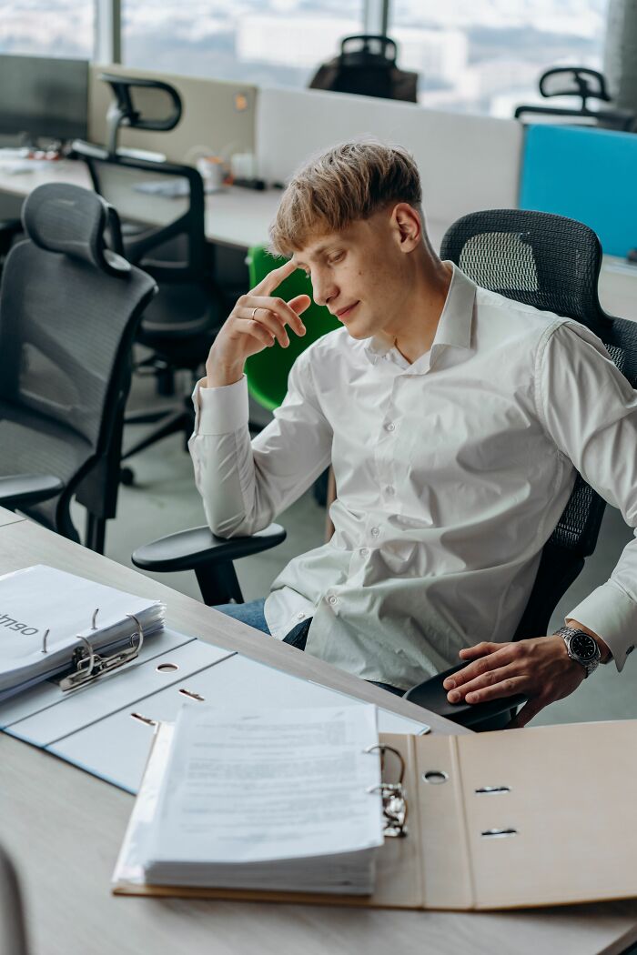 33 People Debate Whether Doing The Bare Minimum At Work Is Actually Fair