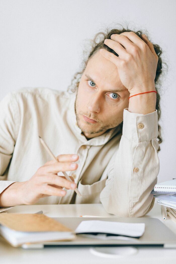 33 People Debate Whether Doing The Bare Minimum At Work Is Actually Fair