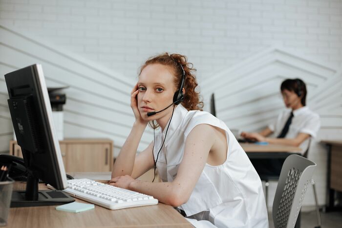 33 People Debate Whether Doing The Bare Minimum At Work Is Actually Fair