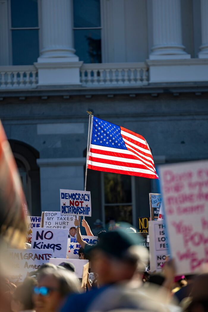 37 False Facts People Believe Today Because Propaganda Shaped Their Thinking