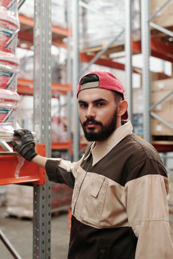 33 People Debate Whether Doing The Bare Minimum At Work Is Actually Fair