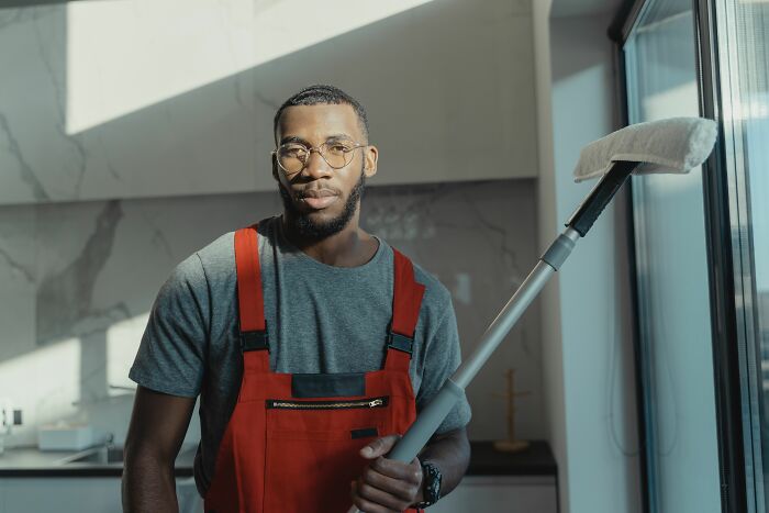 33 People Debate Whether Doing The Bare Minimum At Work Is Actually Fair