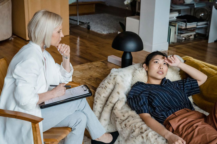 Entitled Mom Expects Nanny To Reschedule Her Life-Saving Surgery, Gets A Harsh Reality Check Entitled Mom Expects Nanny To Reschedule Her Life-Saving Surgery, Gets A Harsh Reality Check
