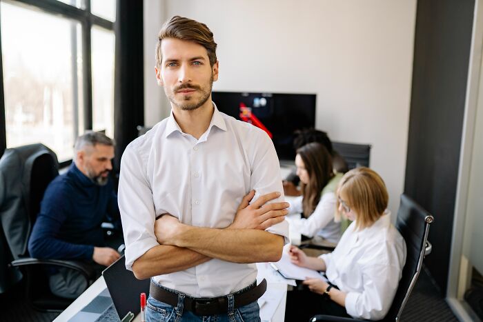33 People Debate Whether Doing The Bare Minimum At Work Is Actually Fair