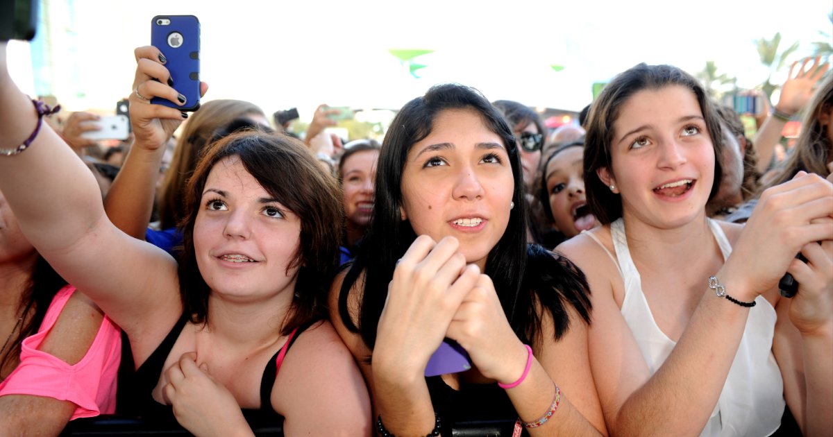 Concert Fans Are Wearing Diapers To Hold The Front Row, And The Reason Is Bleaker Than You'd Think