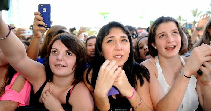 Concert Fans Are Wearing Diapers To Hold The Front Row, And The Reason Is Bleaker Than You’d Think