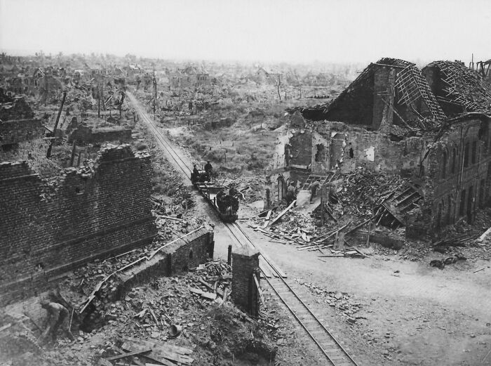 46 Unsolved Mysteries From WWII To Send You Down The Rabbit Hole
