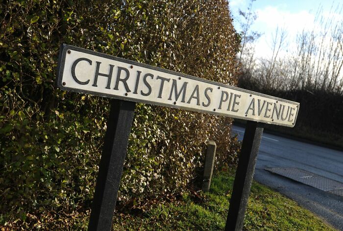 A street sign clearly labeled Christmas Pie Avenue, a funny instance of British humor.