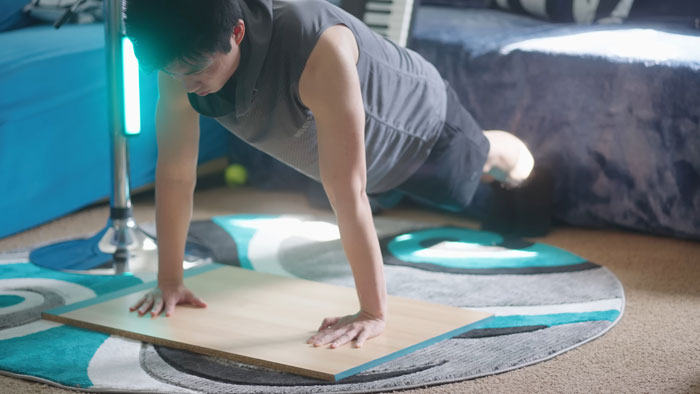 YouTuber Does 50 Pull-Ups And 100 Push-Ups Daily For A Month, Discovers His Real Limit The Hard Way YouTuber Does 50 Pull-Ups And 100 Push-Ups Daily For A Month, Discovers His Real Limit The Hard Way