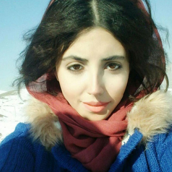 A selfie of the Iranian woman before her transformation into the Zombie Angelina Jolie illusion.