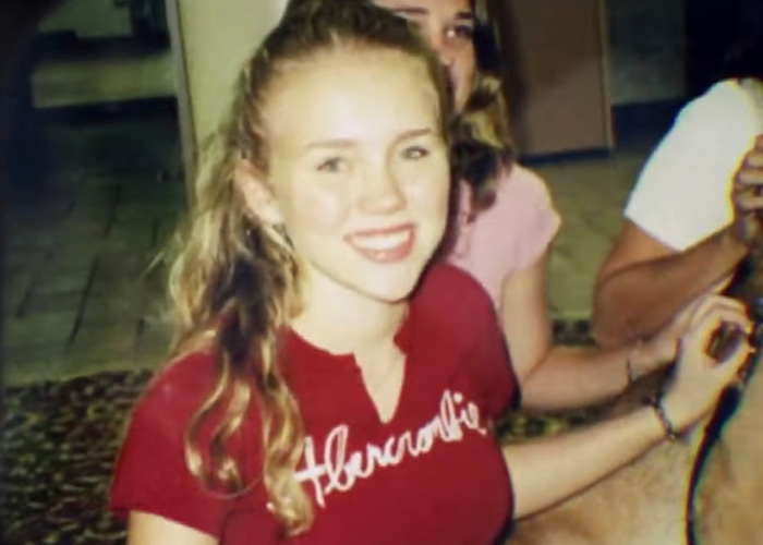 Young woman smiles in a casual photo, a warning sign of the past before escaping a serial criminal.