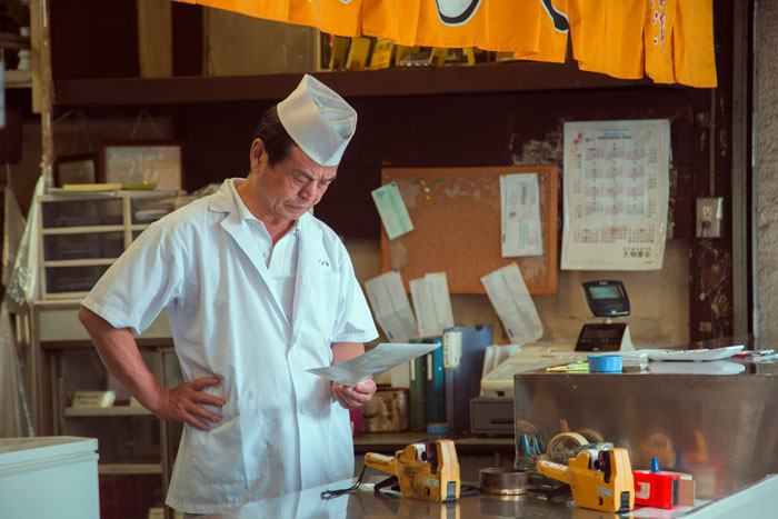 New Boss Cuts Costs By Reusing Customers' Leftovers, Veteran Employee Makes Sure Authorities Know New Boss Cuts Costs By Reusing Customers' Leftovers, Veteran Employee Makes Sure Authorities Know