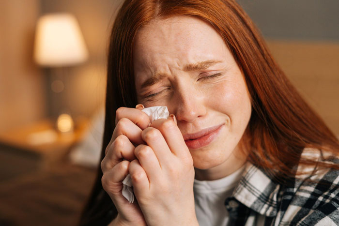 Woman Watches In Horror As Sis Kisses Her Fiancé, Who Turns Out To Be The Secret Guy She Dated In UK Woman Watches In Horror As Sis Kisses Her Fiancé, Who Turns Out To Be The Secret Guy She Dated In UK