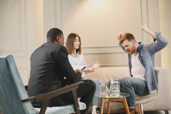 46 Unhinged Workplace Dramas That Prove Coworkers Can Be Worse Than The Job
