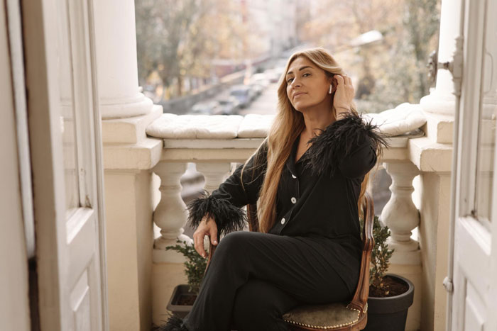 Wife Triggered By Younger Husband's Ex, Suddenly Feels He's Using Her, Her Biased Therapist Agrees Wife Triggered By Younger Husband's Ex, Suddenly Feels He's Using Her, Her Biased Therapist Agrees