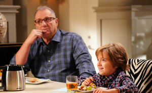 Fans In Absolute Disbelief After Hit Sitcom's Child Star Looks Unrecognizable At 15: 
