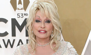 Dolly Parton Covered Her Tattooed Hands With Skin-Colored Gloves, Here's What She Was Really Hiding