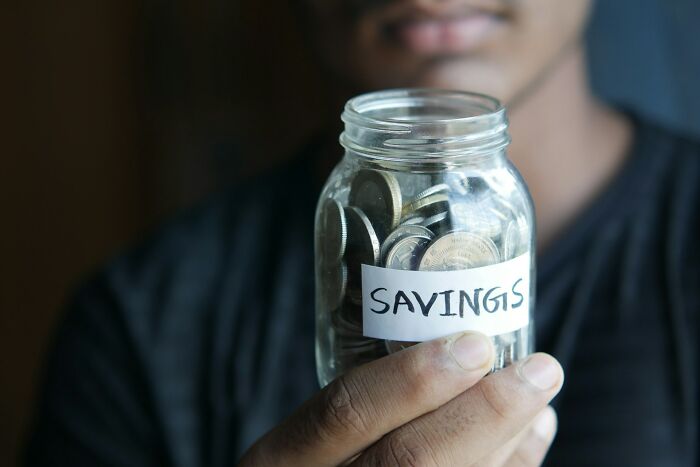 “Poverty Habits” Women Still Swear By Even Though They’re No Longer Broke