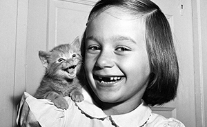 29 Vintage Photos That Show Animals Have Always Stolen The Spotlight, As Shared By This Page