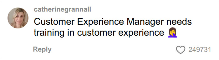 A netizen criticizes the customer experience manager for the airline flight incident. A netizen criticizes the customer experience manager for the airline flight incident.