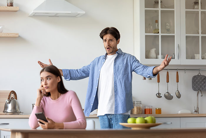 Man Reads A Secretly Written Post About Him And Can’t See The Problem So He Dumps His GF Man Reads A Secretly Written Post About Him And Can’t See The Problem So He Dumps His GF