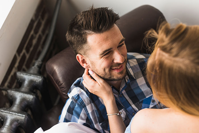 Guy Whines That GF Is Ignoring Him Even When She's Busy, Anxious GF Plots To Dump Him Secretly Guy Whines That GF Is Ignoring Him Even When She's Busy, Anxious GF Plots To Dump Him Secretly