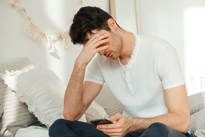 Guy Whines That GF Is Ignoring Him Even When She's Busy, Anxious GF Plots To Dump Him Secretly Guy Whines That GF Is Ignoring Him Even When She's Busy, Anxious GF Plots To Dump Him Secretly