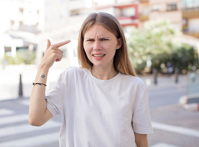 Guy Whines That GF Is Ignoring Him Even When She's Busy, Anxious GF Plots To Dump Him Secretly Guy Whines That GF Is Ignoring Him Even When She's Busy, Anxious GF Plots To Dump Him Secretly
