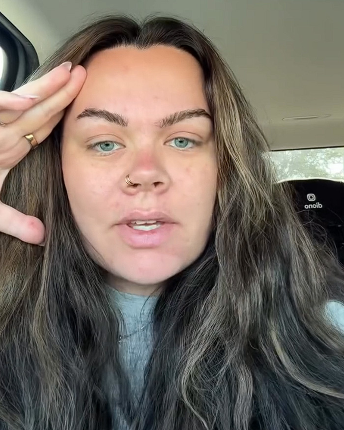 Woman Flooded With Messages Urging Her To Seek Help After Noticing Unique Detail Of Daughter's Appearance Woman Flooded With Messages Urging Her To Seek Help After Noticing Unique Detail Of Daughter's Appearance
