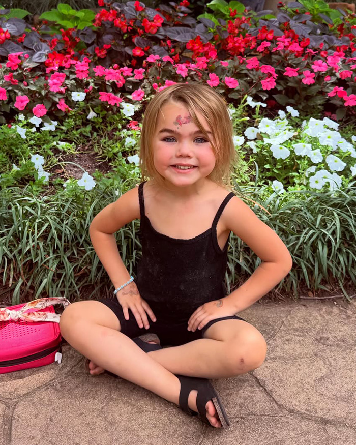 Woman Flooded With Messages Urging Her To Seek Help After Noticing Unique Detail Of Daughter's Appearance Woman Flooded With Messages Urging Her To Seek Help After Noticing Unique Detail Of Daughter's Appearance