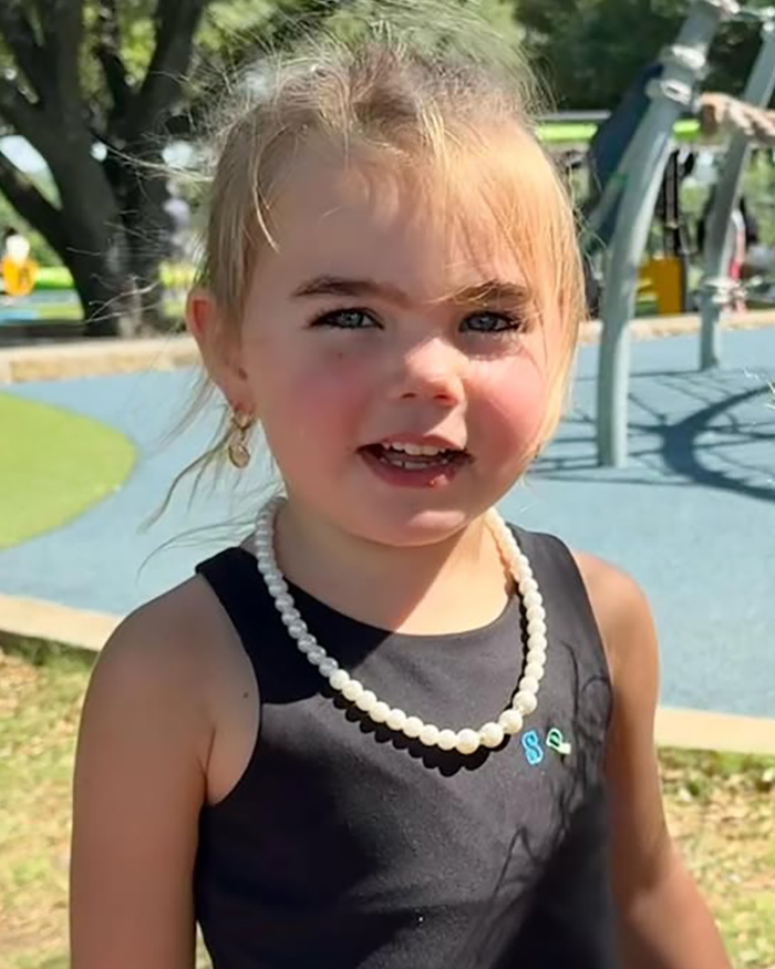 Woman Flooded With Messages Urging Her To Seek Help After Noticing Unique Detail Of Daughter's Appearance Woman Flooded With Messages Urging Her To Seek Help After Noticing Unique Detail Of Daughter's Appearance