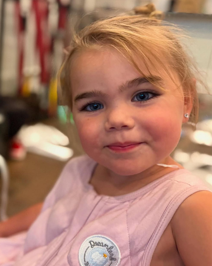 Woman Flooded With Messages Urging Her To Seek Help After Noticing Unique Detail Of Daughter's Appearance Woman Flooded With Messages Urging Her To Seek Help After Noticing Unique Detail Of Daughter's Appearance